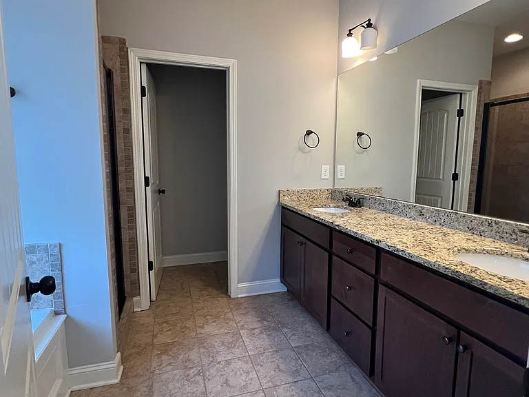 1071 Middleton Ln — Photo 6