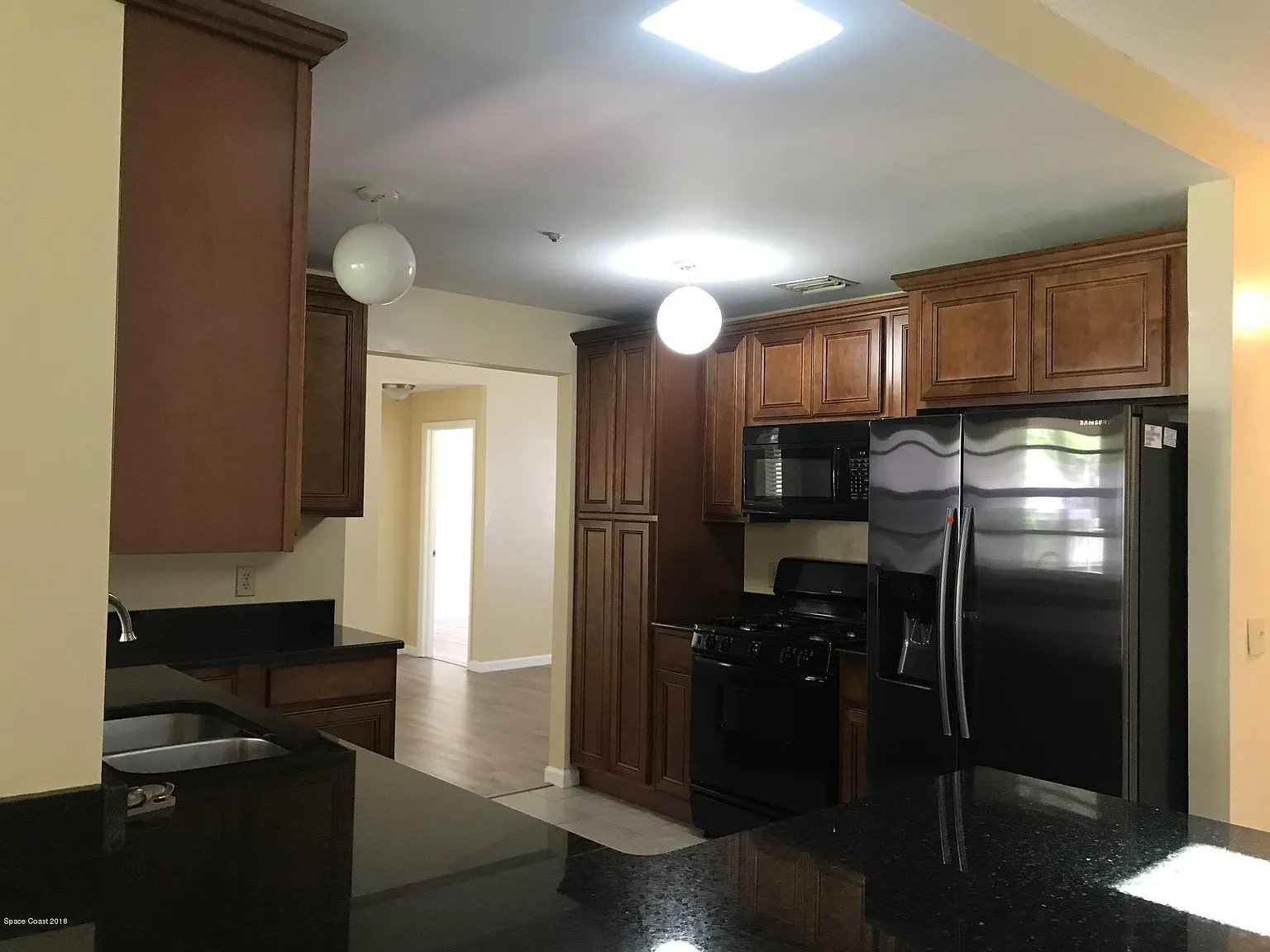 3 bed, 2.0 bath, 1696 sqft, $2,500 — Photo 4