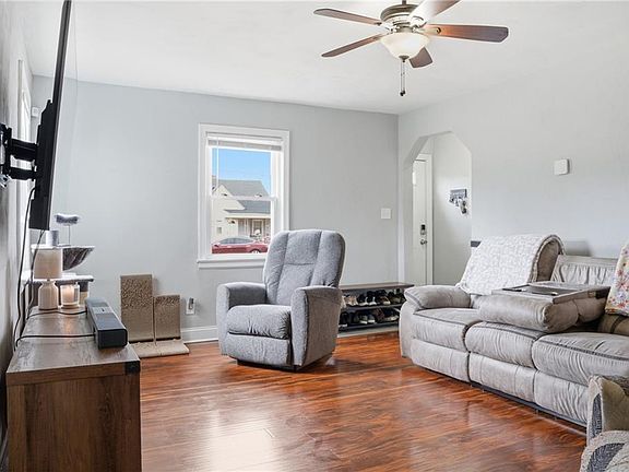 3rd image of 2202 Silbert Rd