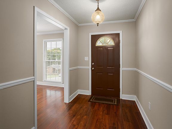 2nd image of 405 Oak Hill Ave