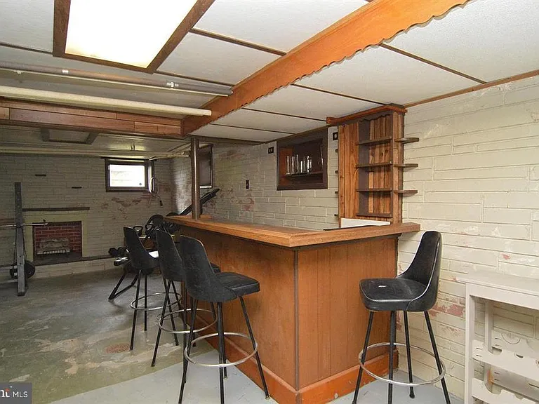 101 W Franklin St — Photo 27