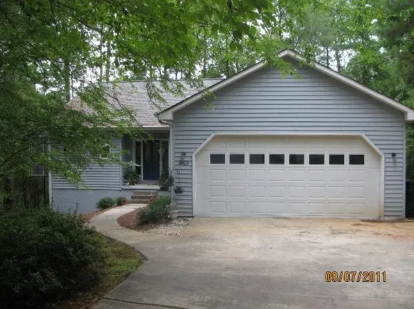 2203 Plantation Dr, Macon, GA 31211