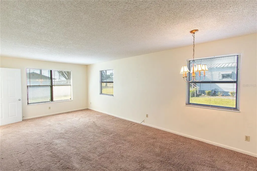2 bed, 1.0 bath, 1980 sqft, $1,250 — Photo 3