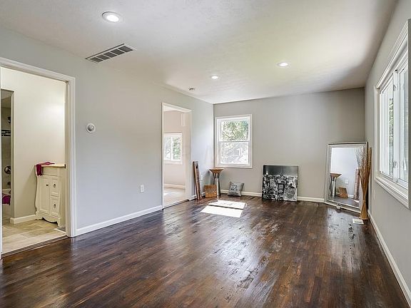 4th image of 2409 Nedra St
