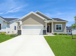 3004 Bluebell Ln, Pella, IA 50219