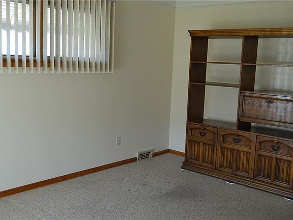 3rd image of 13725 Woodward Blvd