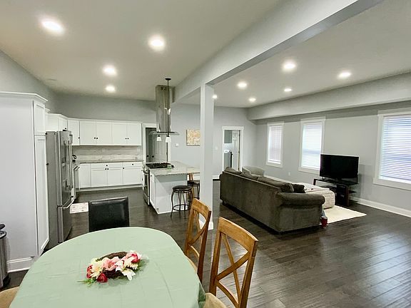 3rd image of 326 Parkway Ave