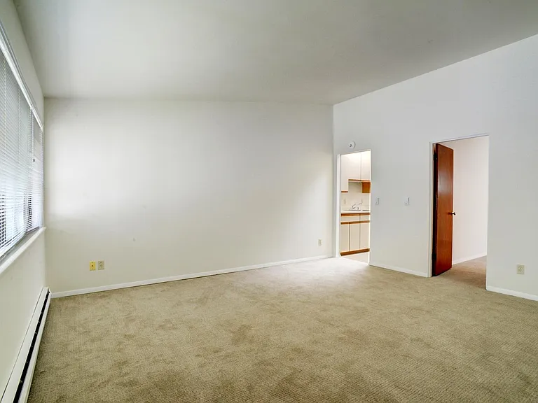2031 43rd Ave E #F — Photo 7