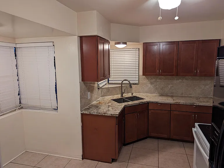 1309 W Osborn Rd — Photo 8