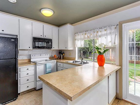 4th image of 296 Bromley Cross Dr