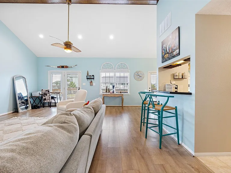 1114 Tiki Dr — Photo 15