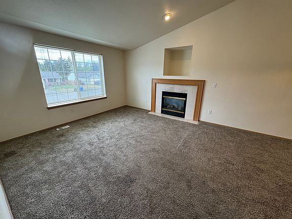 3rd image of 15615 40th Ave E