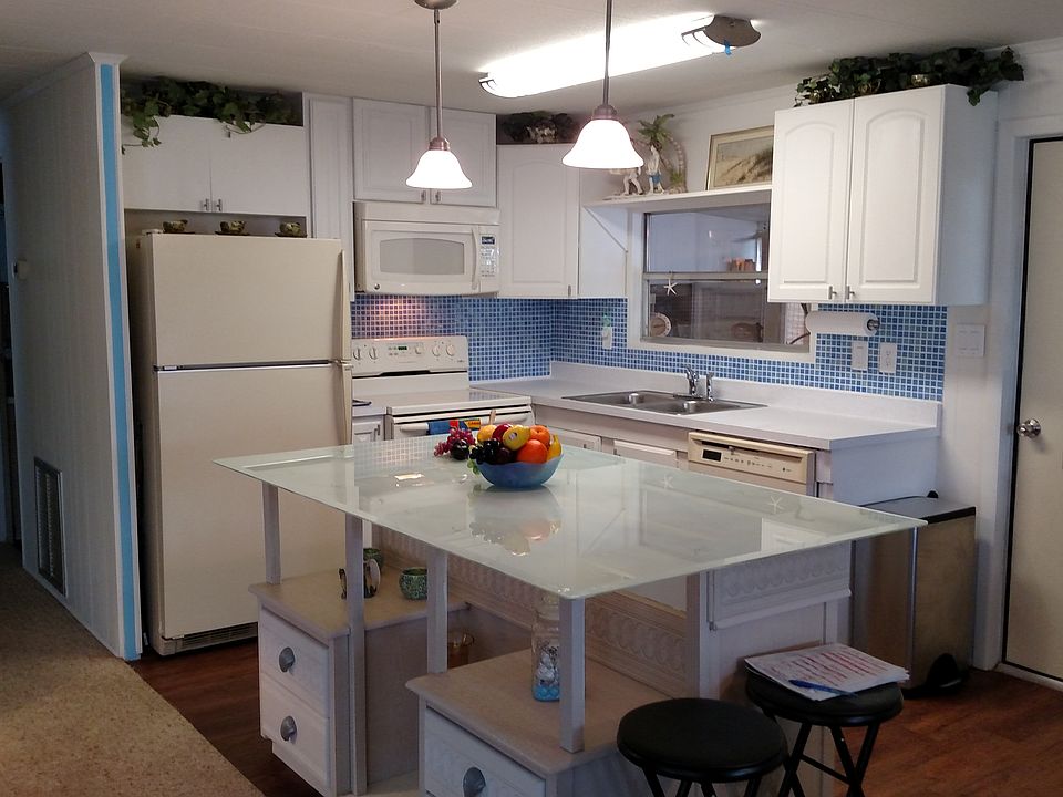 Loads of counter space!!