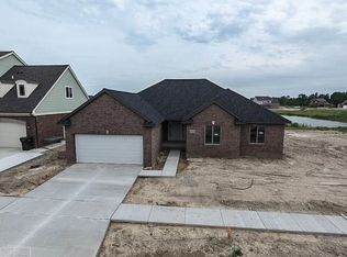51453 Caroline Dr, Chesterfield, MI 48047