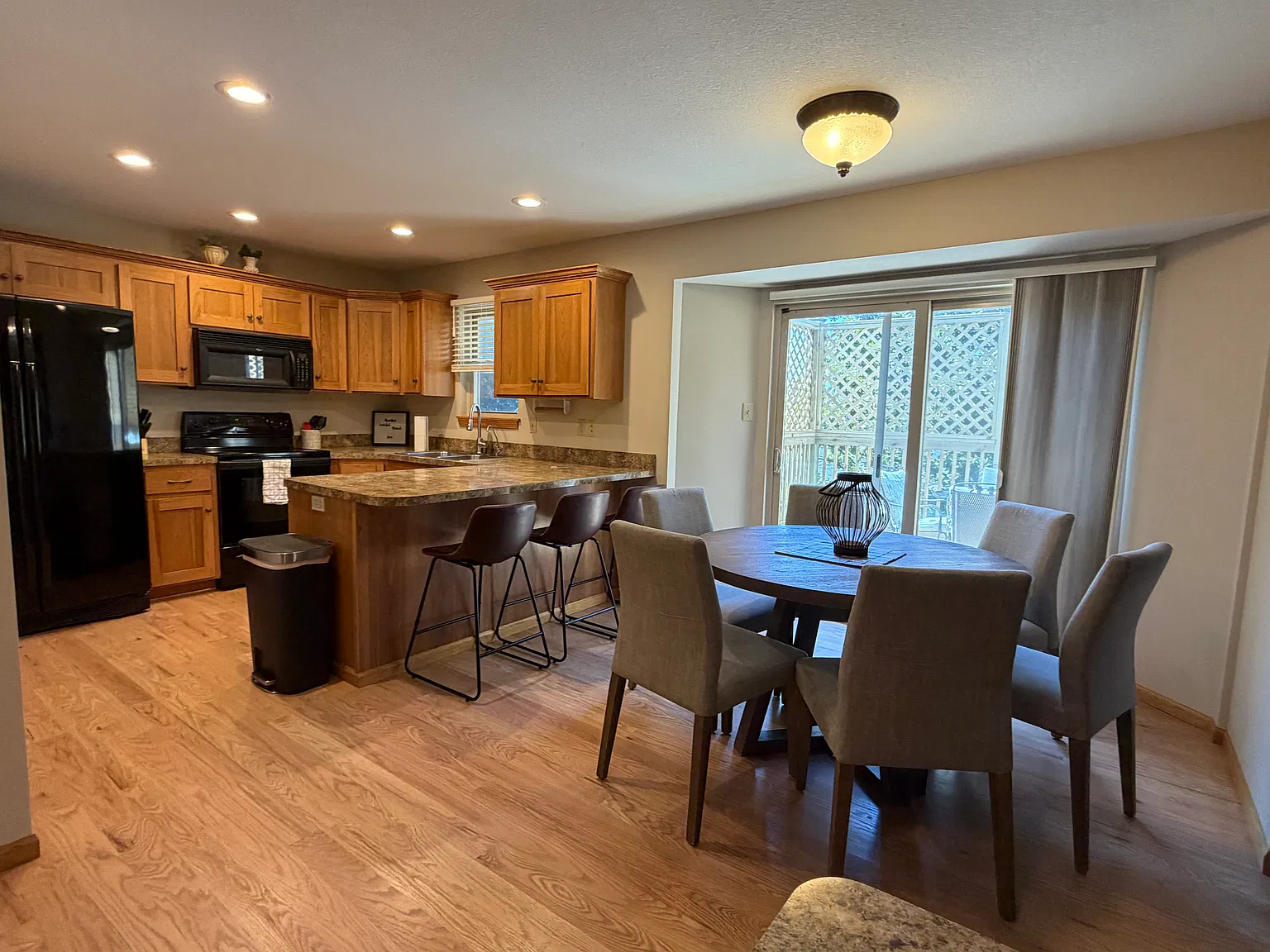 4 bed, 2400 sqft, $3,500 — Photo 3