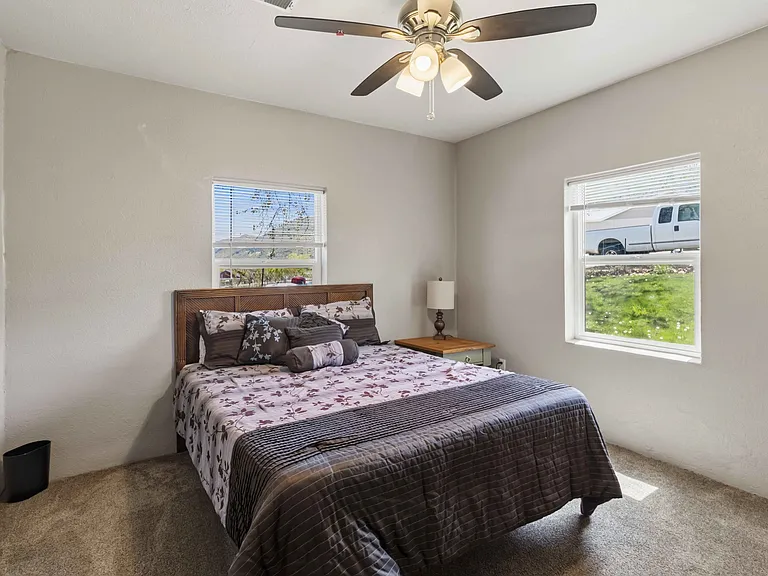 2625 W South Slope Rd — Photo 7