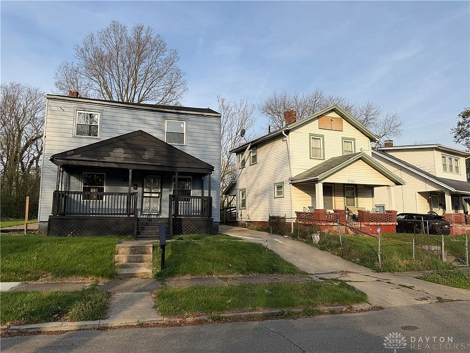 1st image of 749 Maplehurst Ave