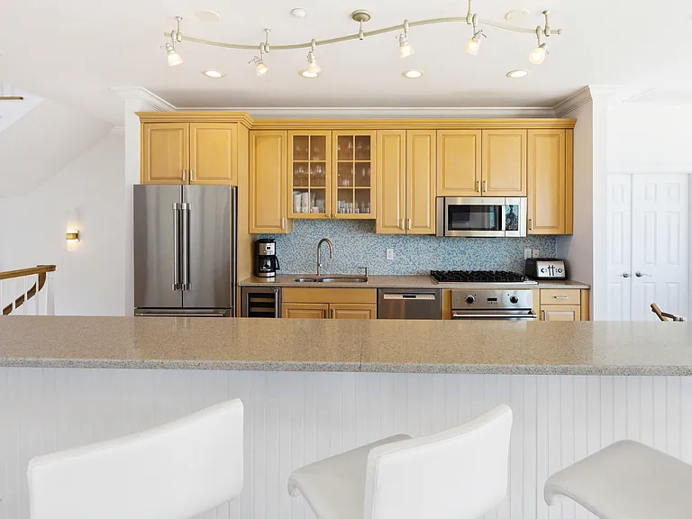 687 Dune Rd — Photo 35