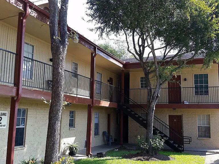4710 Airport Blvd #203 — Photo 1