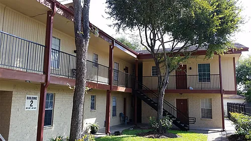 4710 Airport Blvd Photo 1