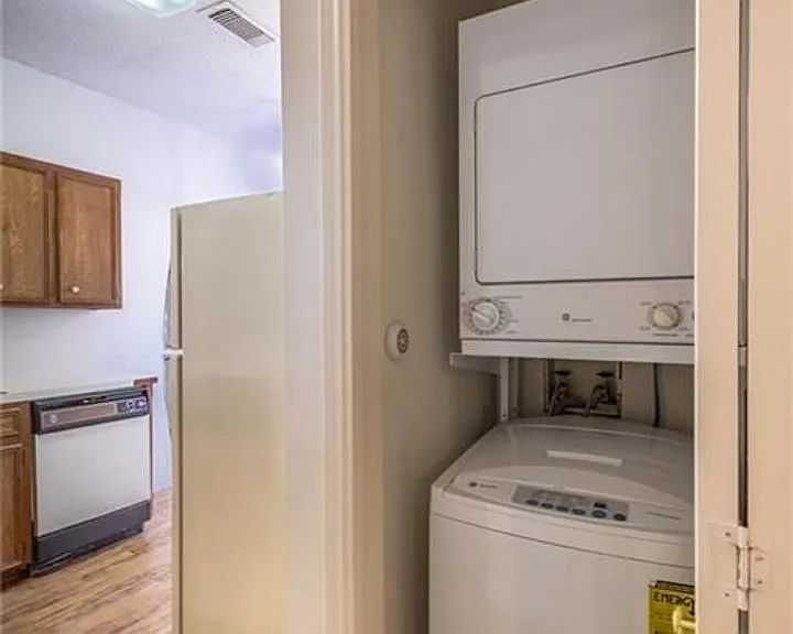 2414 Longview St #302 — Photo 9