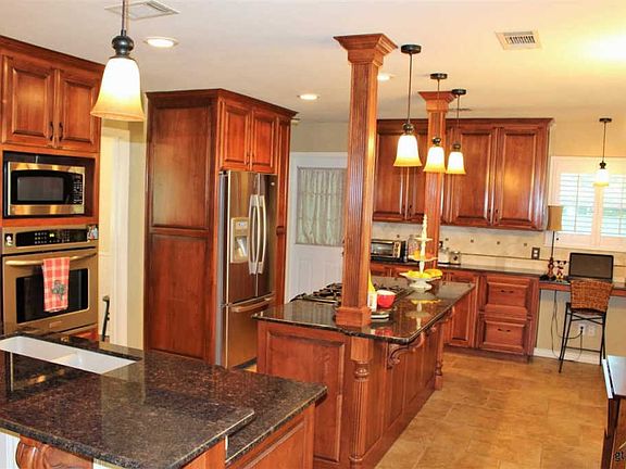 5th image of 4607 Barclay Dr