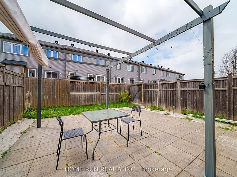 957 Messor Cres — Photo 32