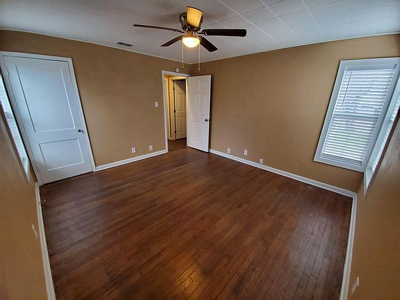4th image of 4333 Cambridge Dr
