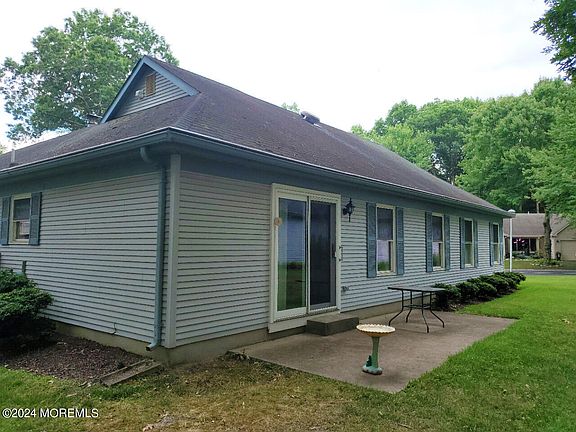 5th image of 566 Petunia Lane N
