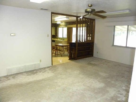 3rd image of 617 Sweetbriar Dr