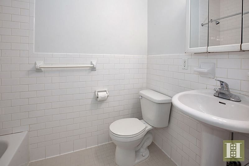 2nd image of 265 W 113th St APT 3