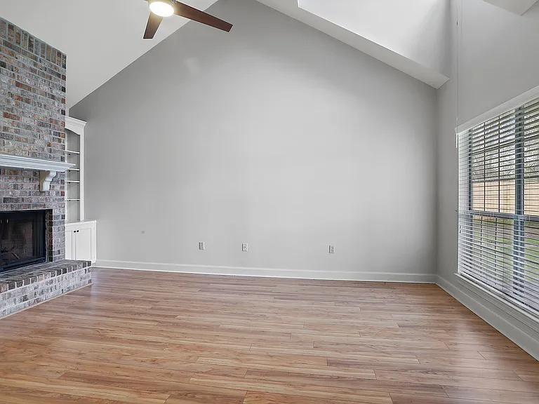 10735 Erin Vale Ave — Photo 7