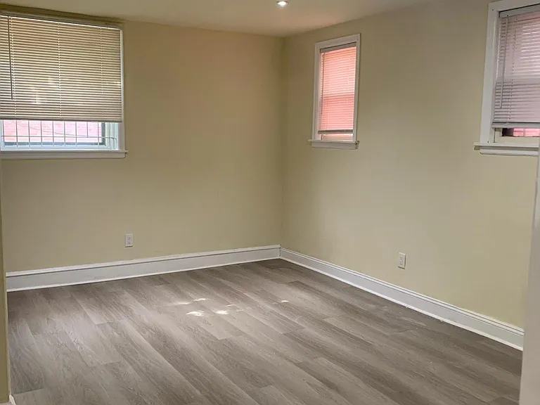 1106 Pine St #1R — Photo 2