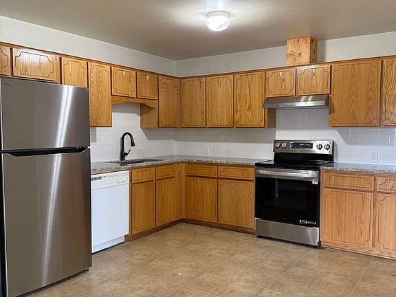 3rd image of 501 Manhattan Dr APT A