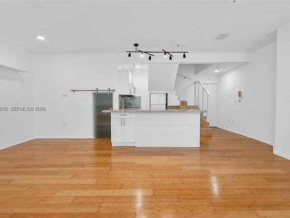 4th image of 1350 Pennsylvania Ave APT 207
