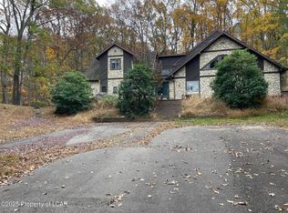 81 Edge Rock Dr, Drums, PA 18222