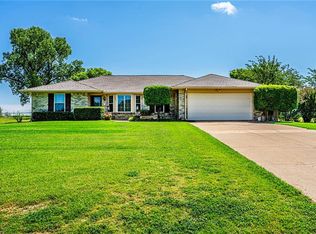 126 Oakwood Dr, Tuttle, OK 73089