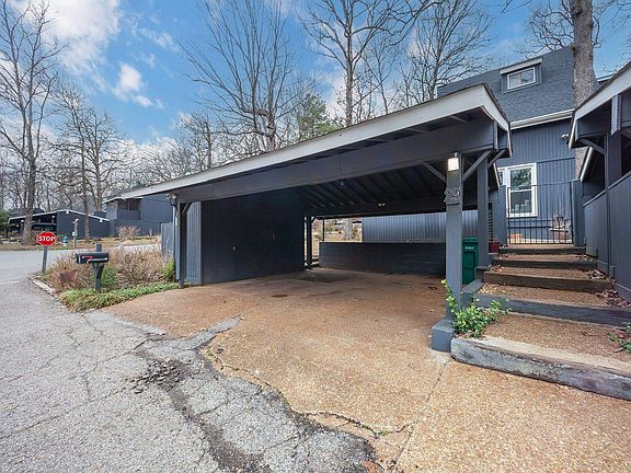 2nd image of 1104 N Pkwy #29