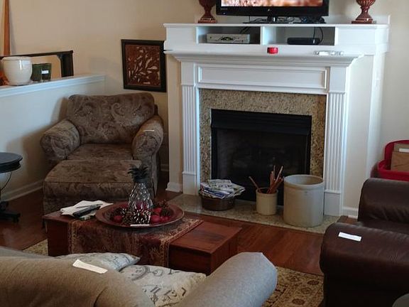 Living Room w/fireplace