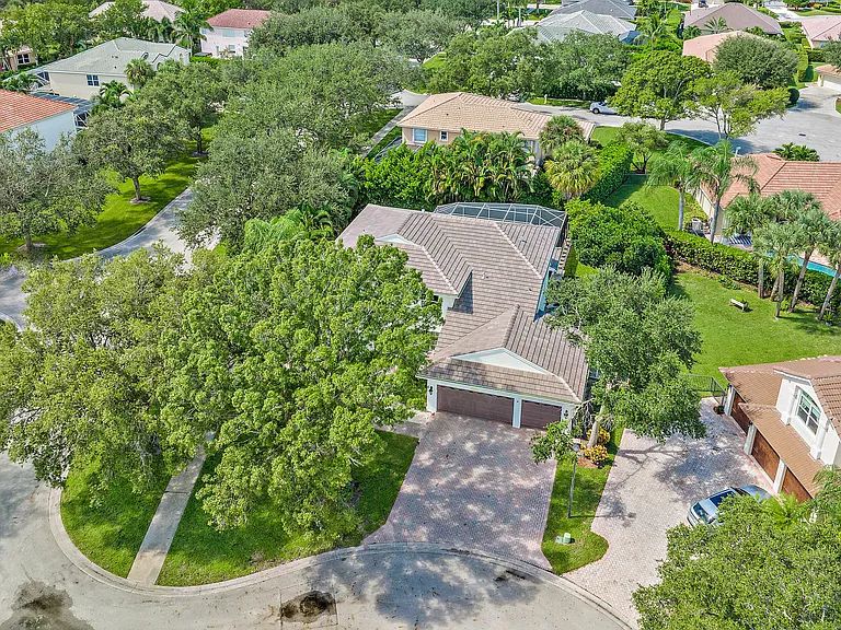 1225 Egret Cir S — Photo 34
