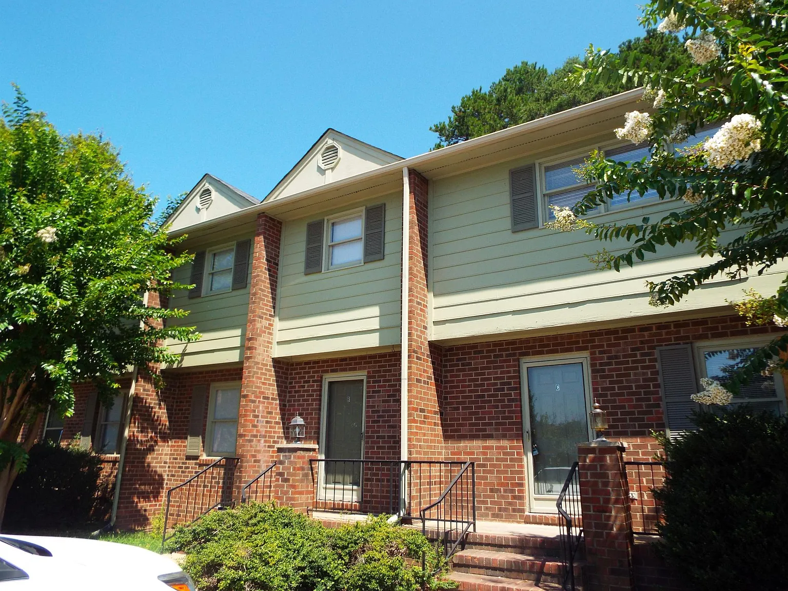 2 bed, 2.5 bath, $1,100 — Photo 1