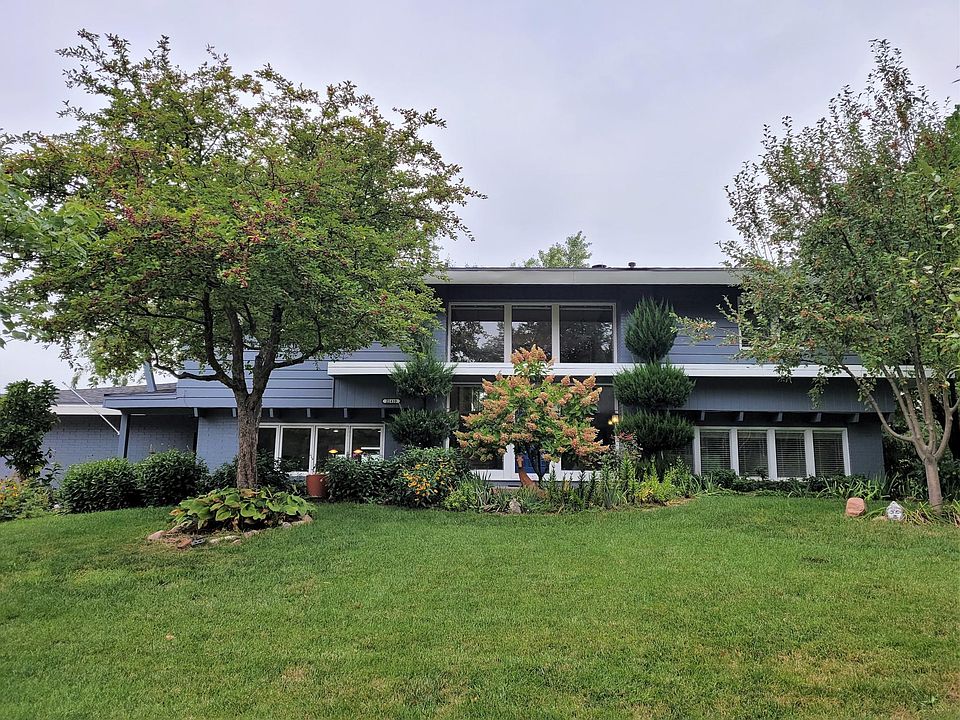 1st image of 21410 Greenbrier Dr