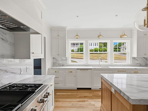 3rd image of 12 Howard Rd