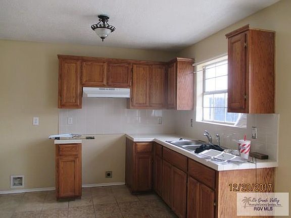 4th image of 2622 Paris St