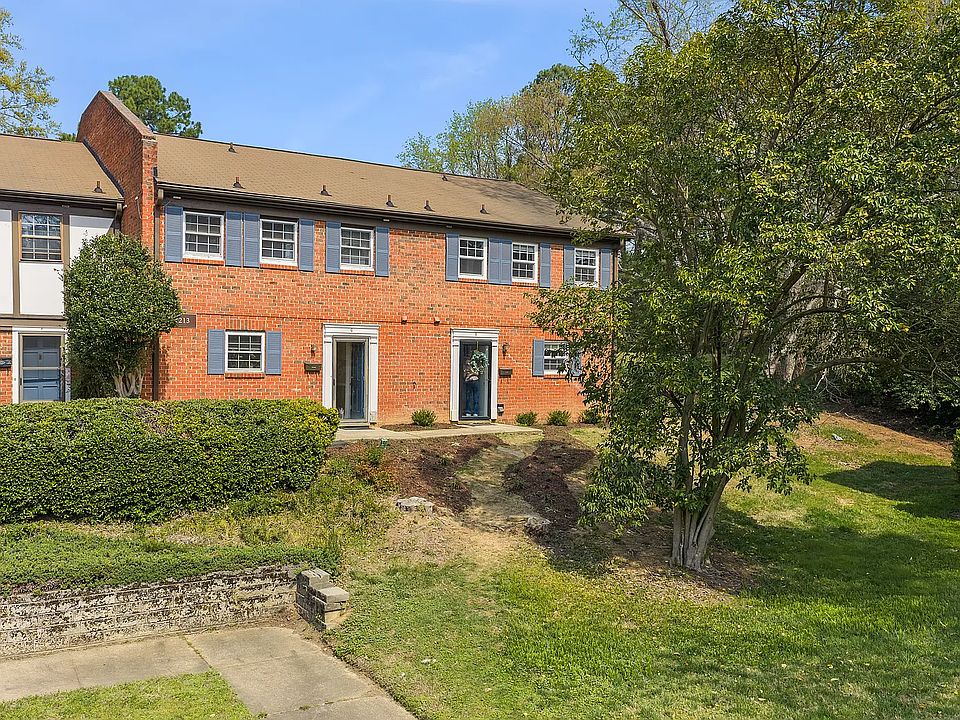 Front of condo - unit is on the corner.