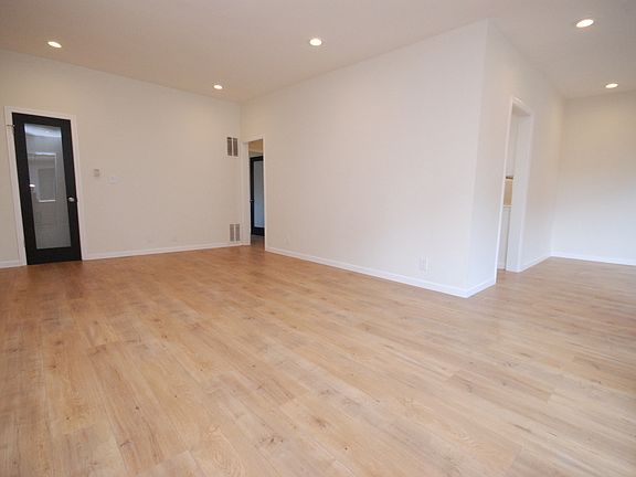 3rd image of 1148-1150 N Formosa Ave #9