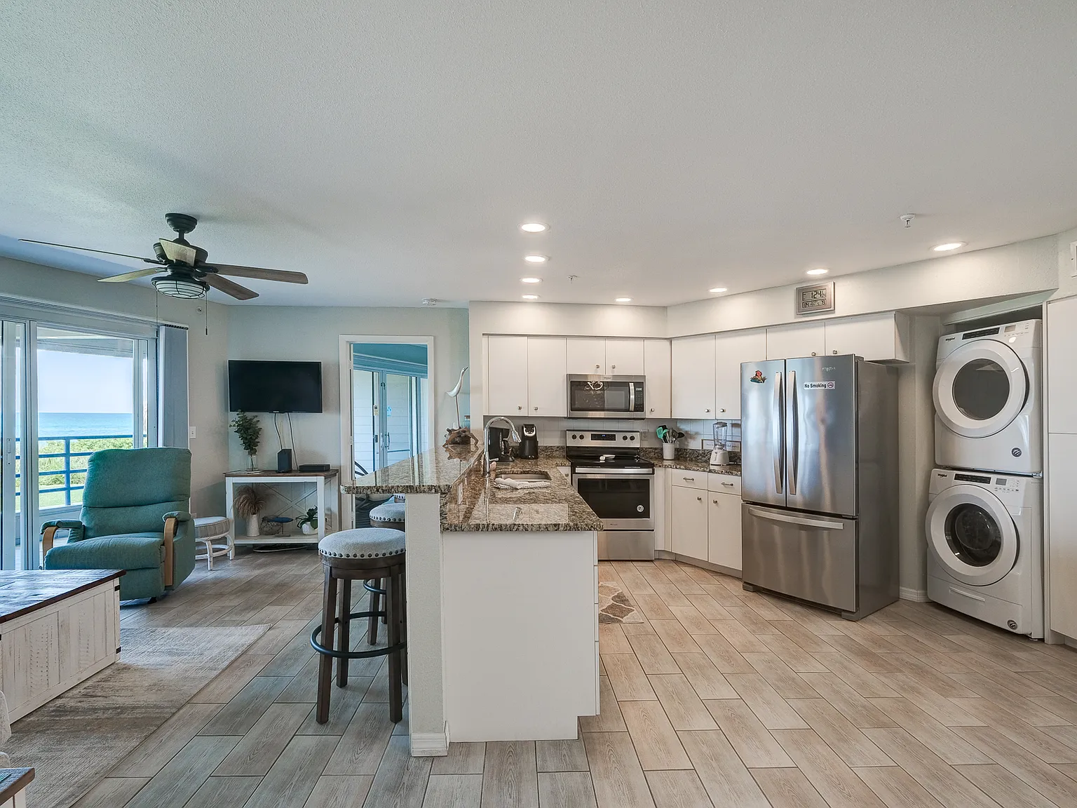 2 bed, 1046 sqft, $9,600 — Photo 3