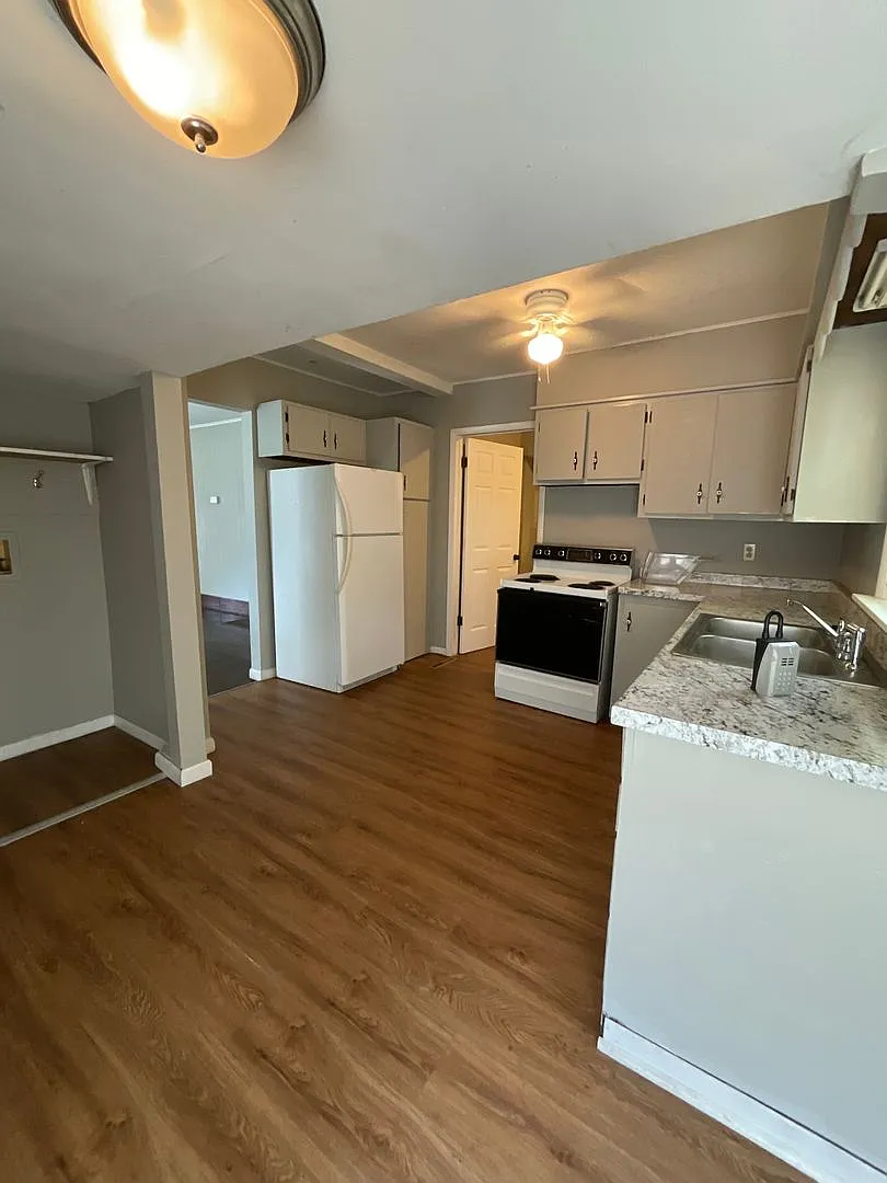 Nice 2 Bedroom 1 Bathroom Home — Photo 3