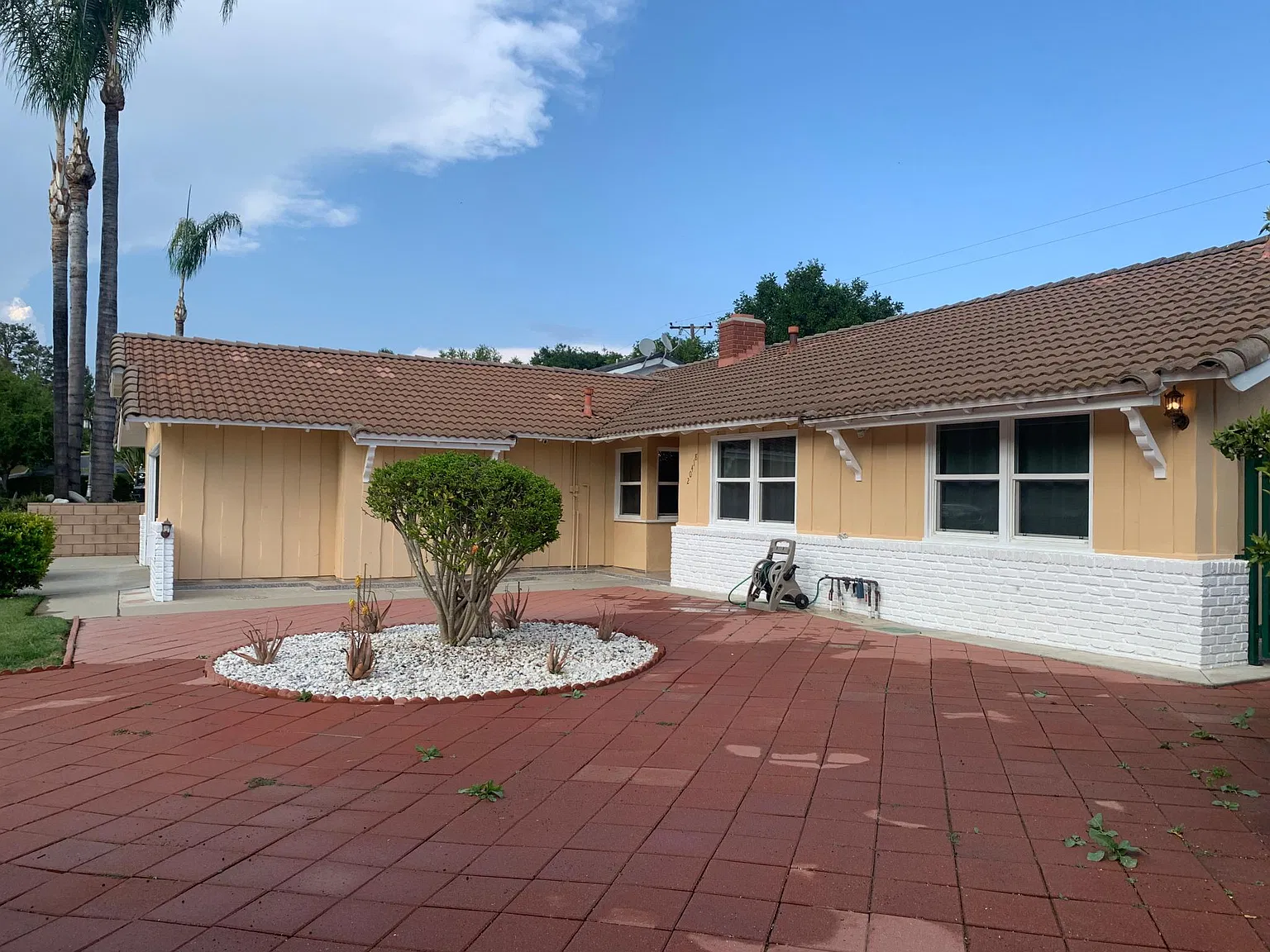 4 bed, 1836 sqft, $4,100 — Photo 2