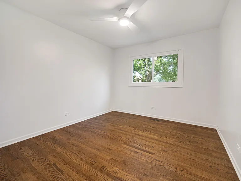 615 Chester Ct E — Photo 27
